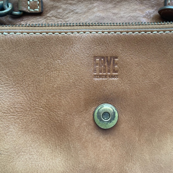 Elegant Brown Leather Crossbody Bag - Picture 4 of 5